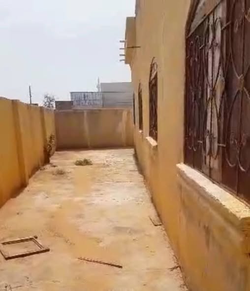 بيت للبيع - الأبيض - المطار